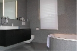 Badezimmer alles in Granit silber